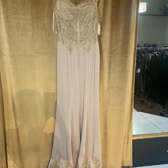 Elegant Gold Evening Gown - Picture 4 of 7